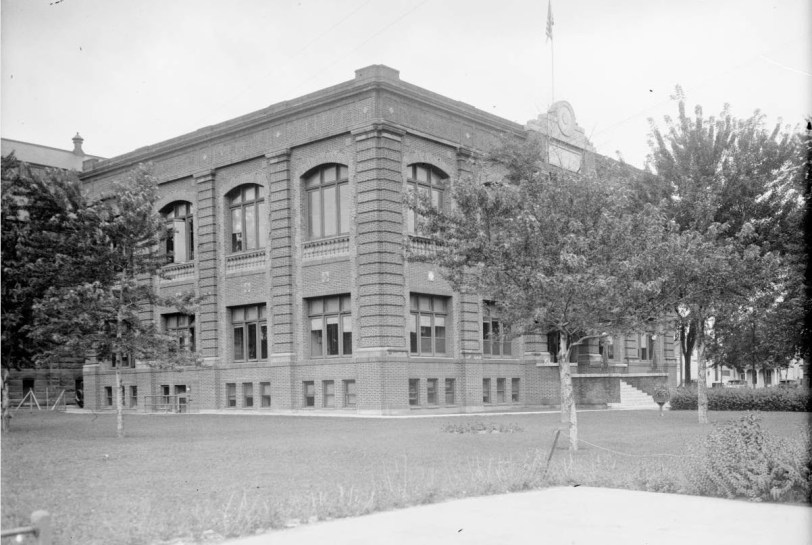 West side court building at Speer Blvd. & W. Colfax Ave. constructed in 1920 & provided space for 2 court rooms & all supporting facilities later housed the offices of the District Attorney until 1984. DPL, Western History Collection Rh-534